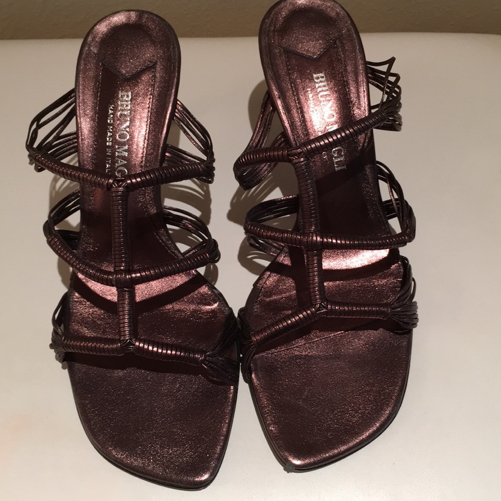 Shoe - Picture 2 of 5